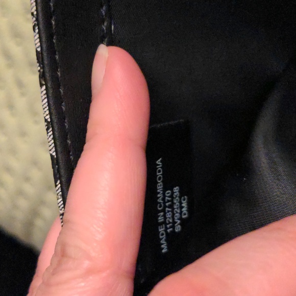 Brand New Guess wallet - Picture 9 of 11